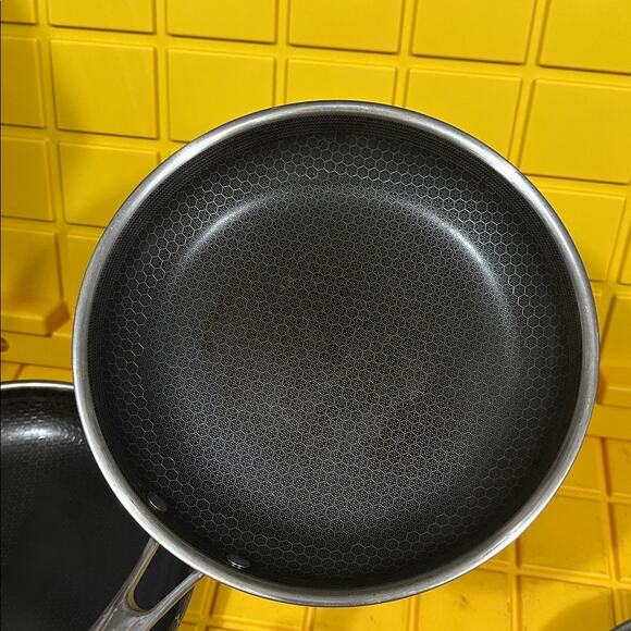 HEXCLAD 3 Piece Nonstick Stainless Steel Frying Pan Set 8,10 12” $400 - Picture 4 of 7